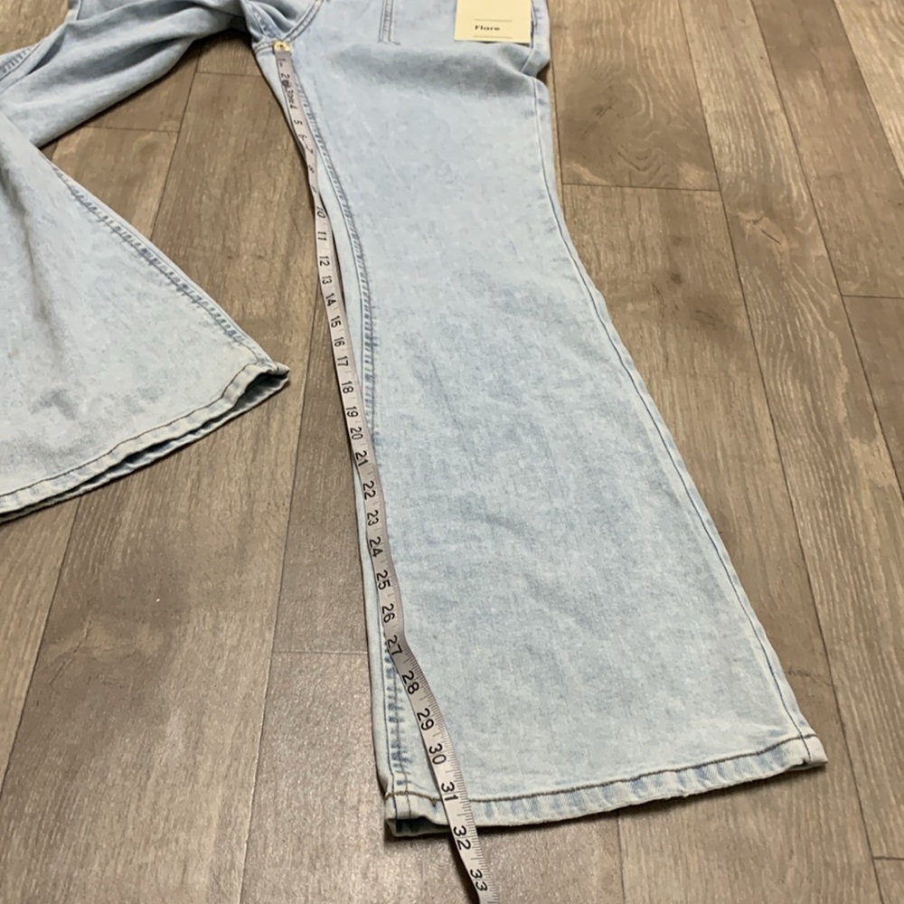 Womens NWT No Boundaries Light Wash Flare Jeans - Picture 5 of 9